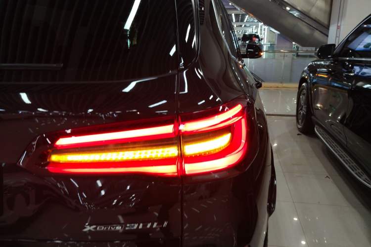 Used BMW X5 2022 Restyled xDrive 30Li Luxury Version M Sport Package
