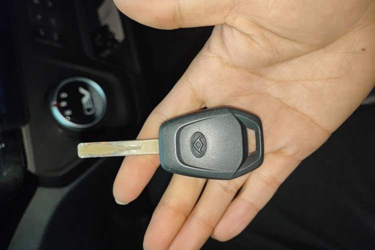 Used SAIC MAXUS EV30 2023 Pure-Electric Smart Logistics Expert with Long Wheelbase—Equipped with CATL Power Battery
