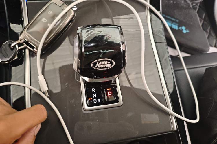 Used Land Rover Range Velar 2024 Dynamic SE Gear Lever