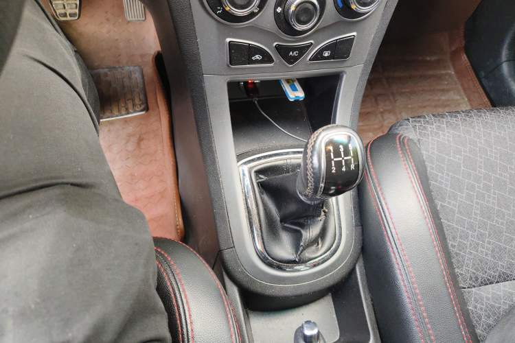 Used Cowin C3 2015 1.5L Manual Gold Diamond Edition