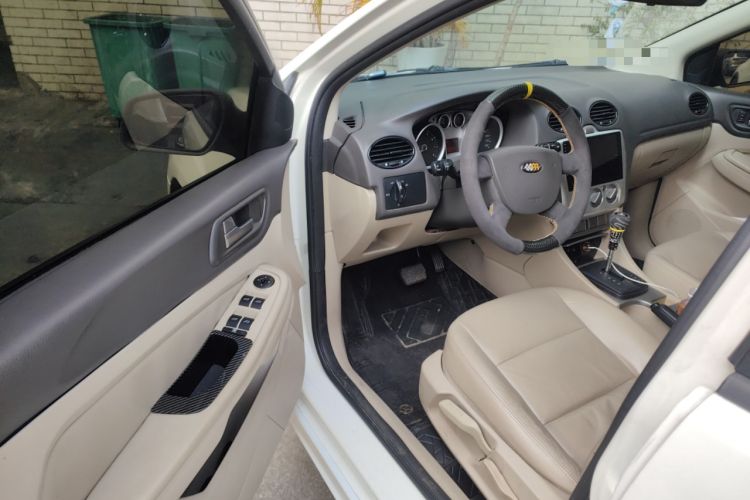 Used Ford Focus 2011 Hatchback 1.8L Automatic Fashion Edition
