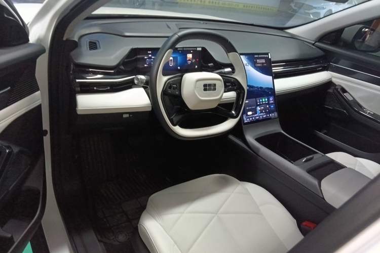 Used Geely Galaxy L6 2023 125km MAX Center Console