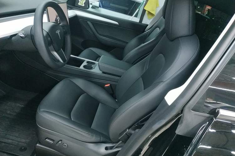 Used Tesla Model Y 2023 Long-Range All-Wheel-Drive Version