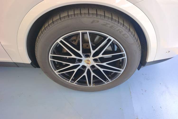 Used Porsche Cayenne 2025 Cayenne 3.0T Right Front Wheel Hub