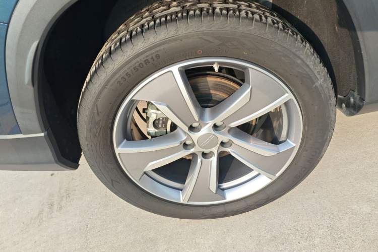 Used Geely Auto Haoyue L 2023 2.0T DCT Flagship Version Exterior 8