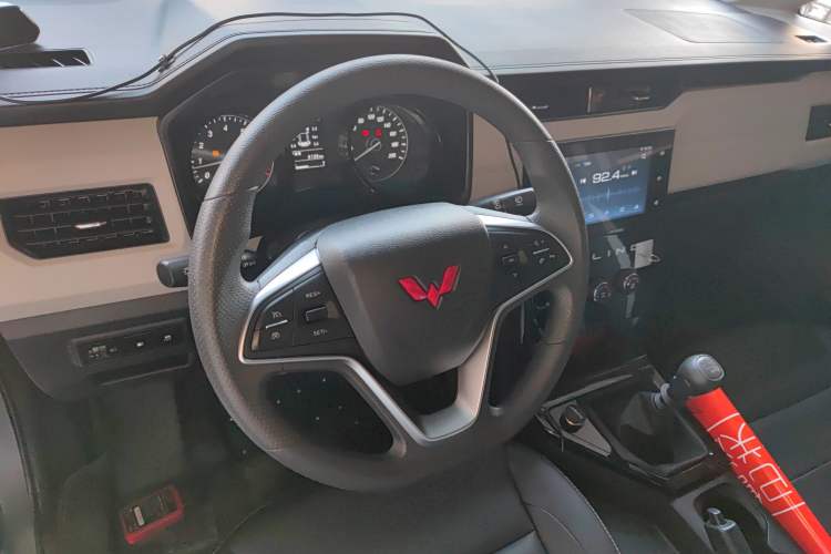 Used Wuling Zhengcheng 2021 1.5T Manual Luxury Commercial Vehicle Steering Wheel