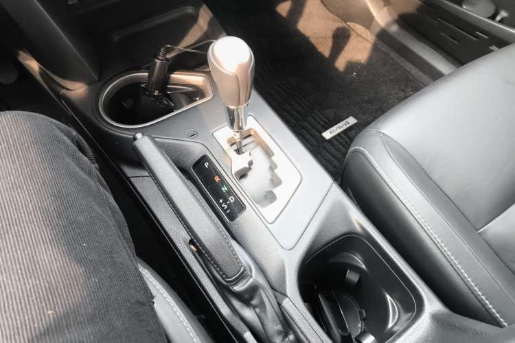 Used Toyota RAV4 2018 2.5L Automatic 4x4 Elite i Edition Gear Lever