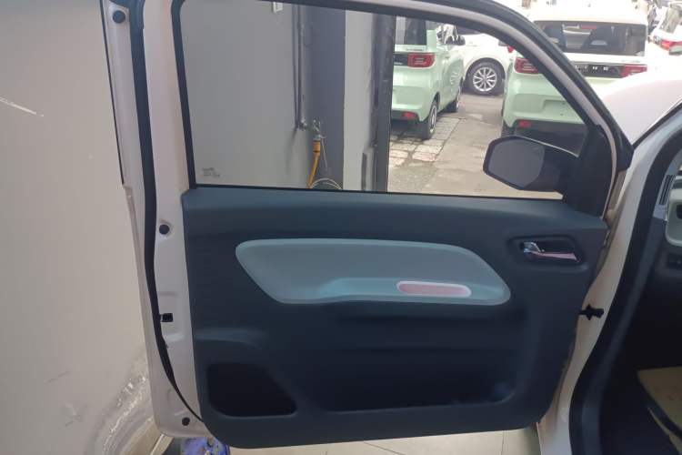 Used Wuling Hongguang MINIEV 2021 Macaron Sandwich Model 170 km Lithium Iron Phosphate