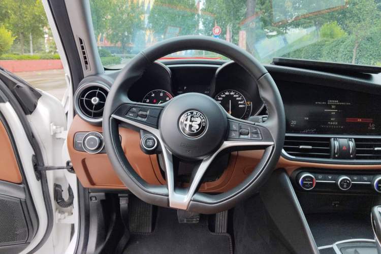 Used Alfa Romeo Giulia 2017 2.0T 200HP Luxury Edition