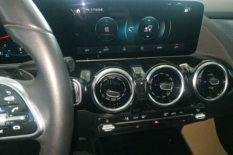 Used Mercedes-Benz B-Class 2020 B 200 Sport Edition Audio And AC Panel