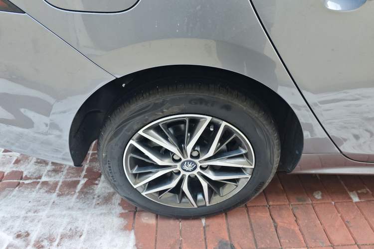 Used BYD Qin PLUS 2024 Honor Edition EV 420KM Leading Model
