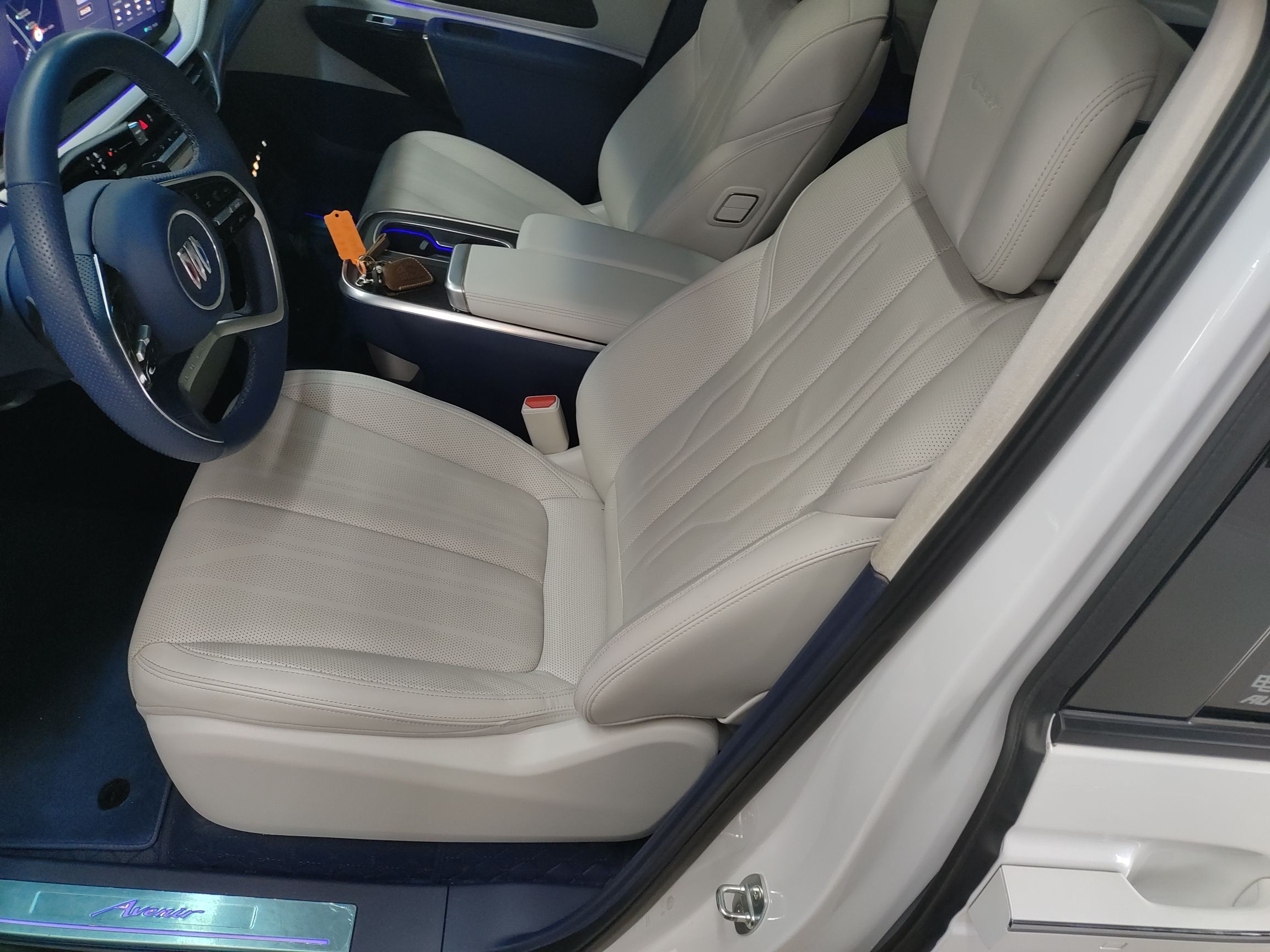 Переднее сиденье в автомобиле