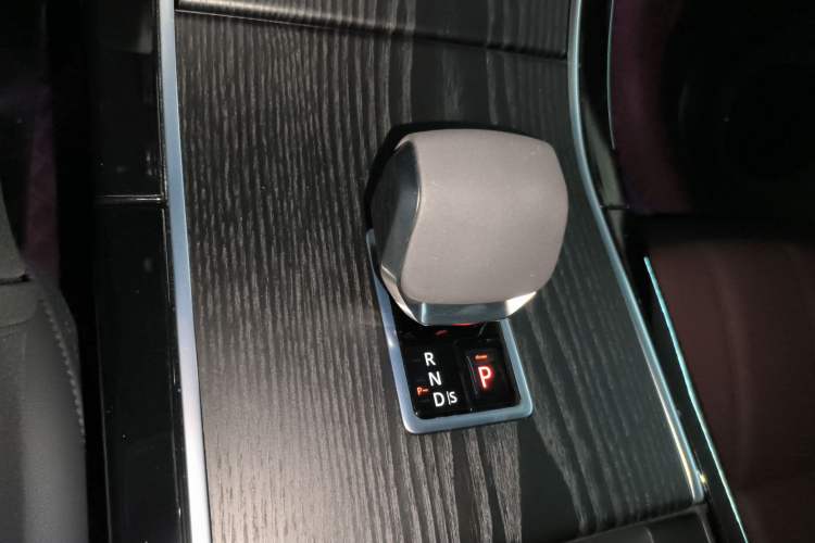 Used Land Rover Range Rover Evoque 2024 Aurora L 249 PS Prestige Light-Chasing Edition
