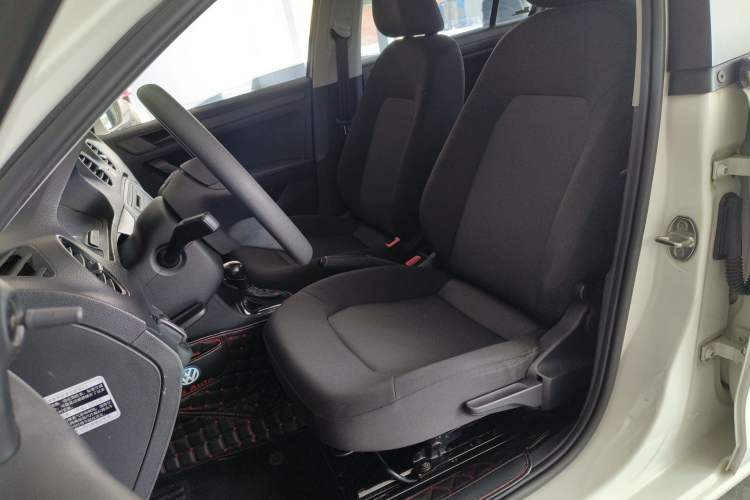 Used Volkswagen Jetta 2015 1.6L Automatic Fashion Model Left Front Seat