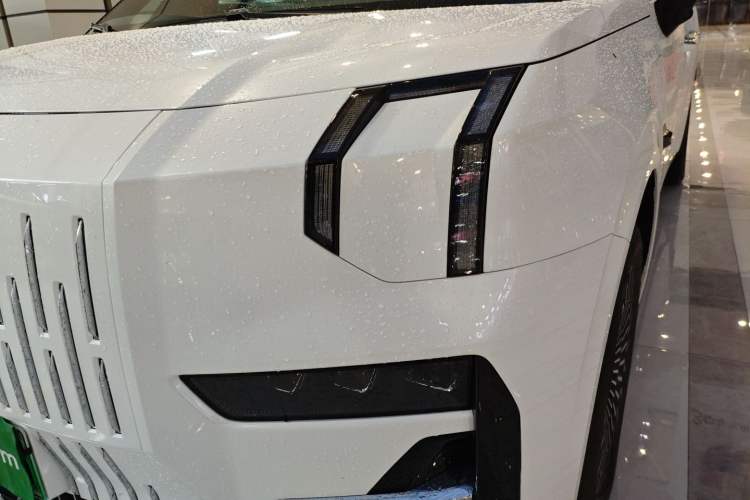 Used Zeekr 009 2024 Six-Seat Executive Version 4WD 108 kWh
