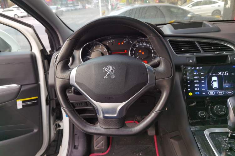 Used Peugeot 3008 2015 2.0L Automatic Trend Edition Steering Wheel