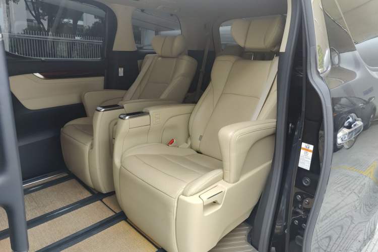Used Toyota Alphard 2015 3.5L Luxury Edition
