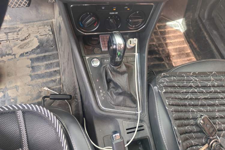 Used Volkswagen Lavida 2017 1.6L Automatic Comfort Edition Gear Lever