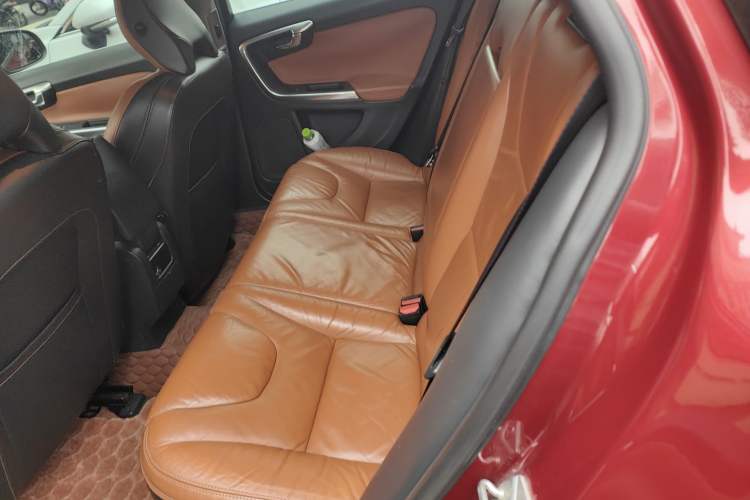 Used Volvo V60 2014 T5 Zhiya Edition
