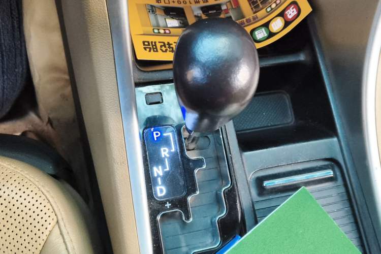 Used Hyundai Sonata 2011 2.4L Automatic Top-Tier Version Gear Lever
