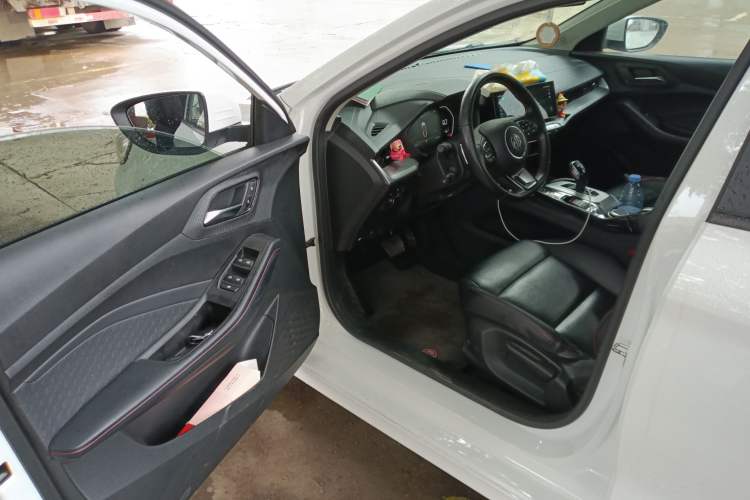 Used MG 5 2021 Revised 300TGI DCT Qingshè Luxurious Enjoyment Edition