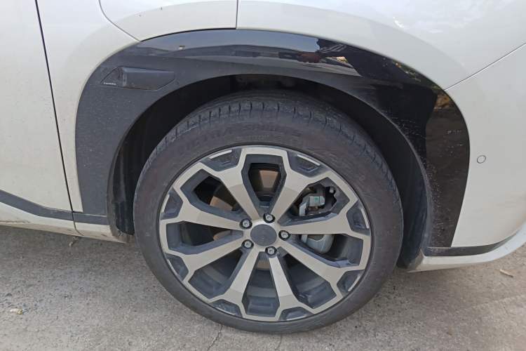 Used AION V 2024 Aion Tyrannosaurus 650 LiDAR Edition
