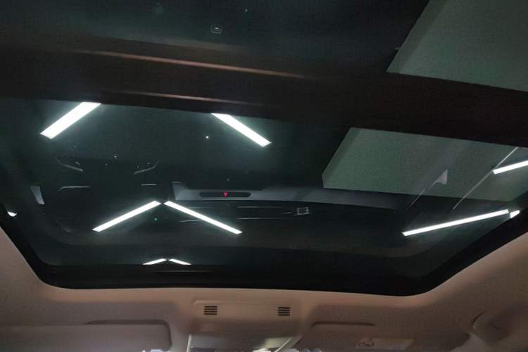 Used Volkswagen Magotan 2025 Zhongxiang Version 330TSI DSG Luxury Edition Headliner