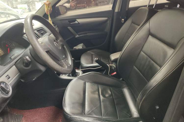 Used Volkswagen Lavida 2013 Restyled Classic 1.6L Manual Comfort Edition
