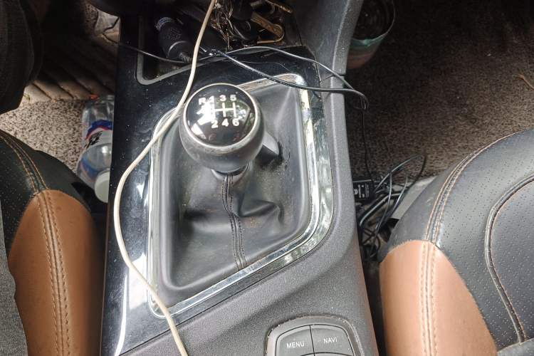 Used Soueast DX7 2016 1.5T Manual Triumph Edition Gear Lever