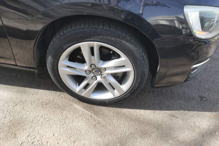 Used Volvo V60 2014 T5 Zhiya Edition
