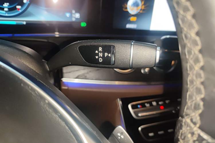 Used Mercedes-Benz E-Class 2016 E 300 L Sporty and Stylish Model Gear Lever