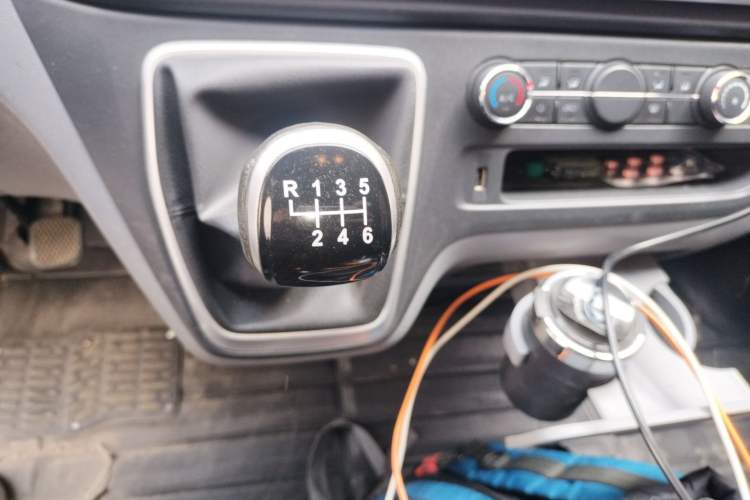 Used SAIC MAXUS Xintu V80 2021 2.0T Manual Classic Aoyuntong 127 PS Mid-axle Mid-roof 6/7/8/9-Seater