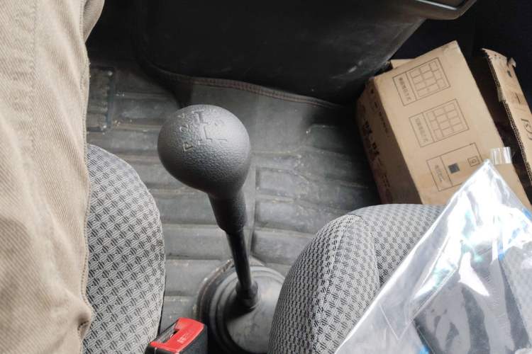 Used Iveco Daily 2020 2.5T A35 Passenger Van Single-Tire Mid-Roof Design 5-9 Seats China V Emission Standard
