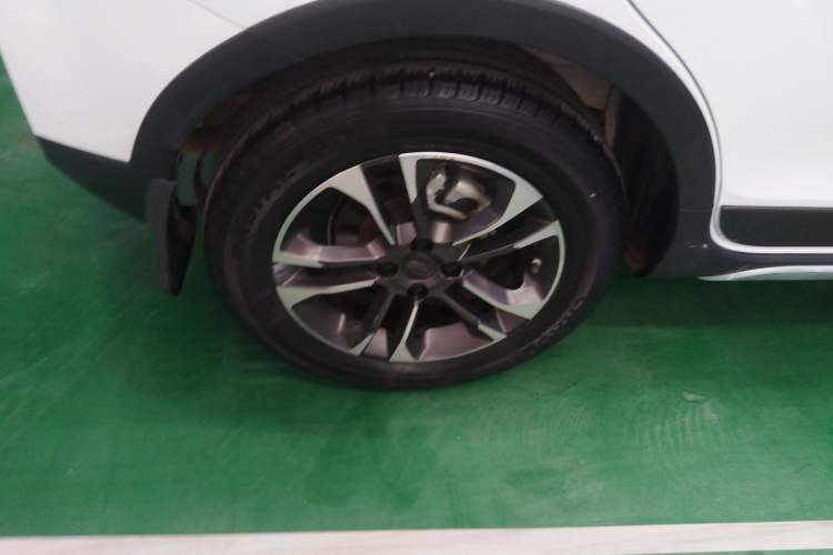 Used Geely Auto Vision X3 2019 Upgraded Model 1.5L Manual Luxury Version
