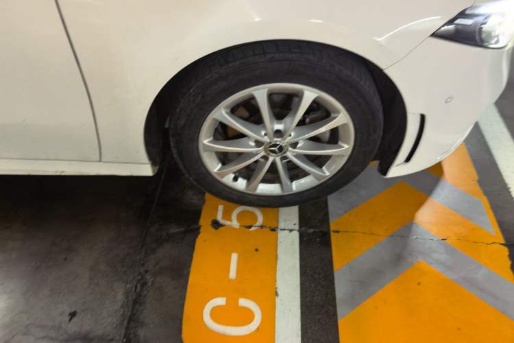 Used Mercedes-Benz A-Class 2020 A 200 L Sport Sedan Right Front Wheel Hub