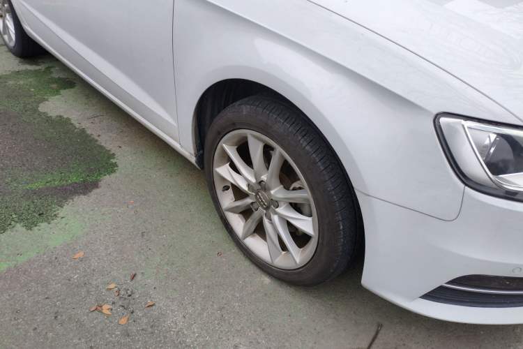 Used Audi A3 2014 Sportback 35 TFSI Automatic Comfort Model Right Front Wheel Hub