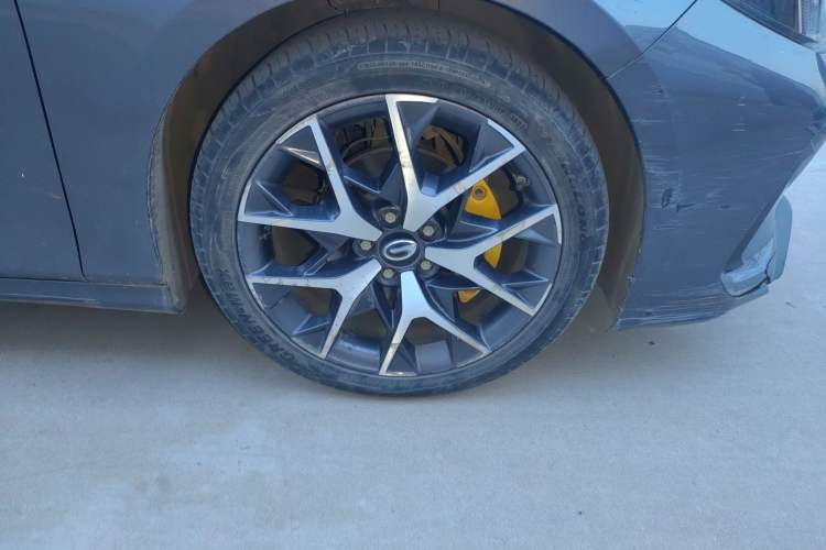 Used GAC Trumpchi EMPOW 2021 270T DCT J15 Version Right Front Wheel Hub