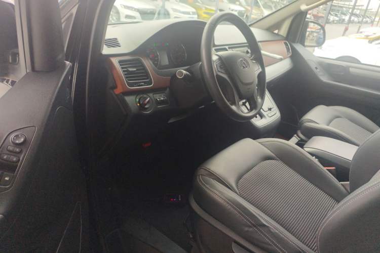 Used SAIC MAXUS G10 2016 2.0T Automatic Elite Edition