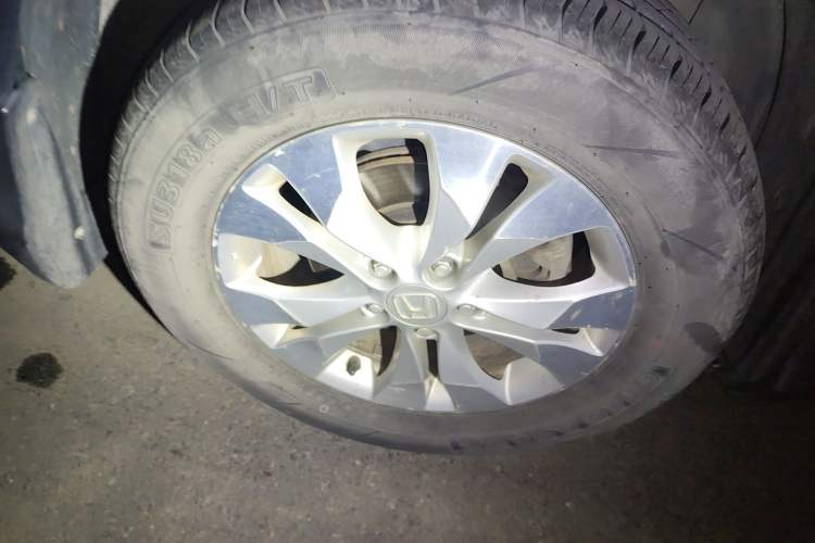 Used Honda CR-V 2013 2.4L four-wheel drive luxury version Right Front Wheel Hub