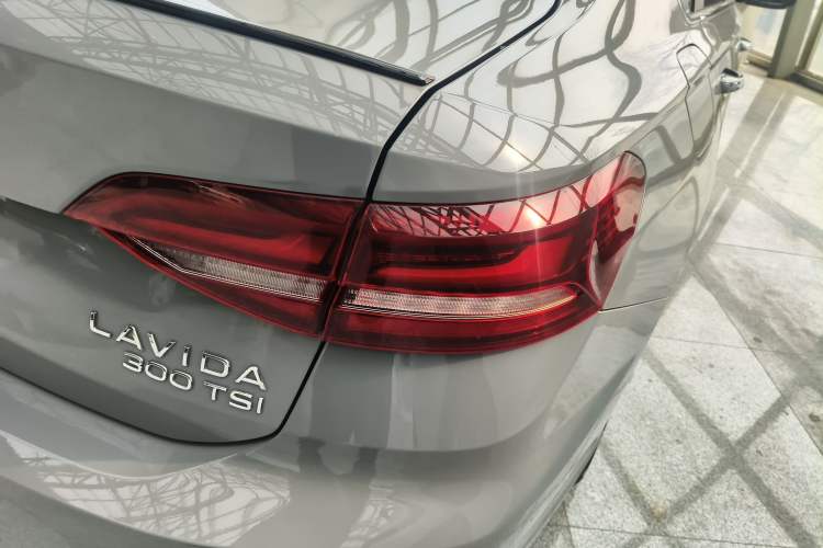 Used Volkswagen Lavida 2023 300TSI DSG Starry Full-Comfort Edition Right Rear Taillight