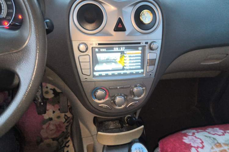 Used JAC Group Refine M2 2012 1.8L MT Business & Comfort Version 7 Seats
