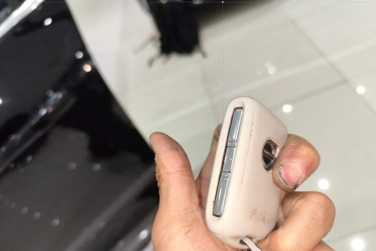 Used Volvo XC60 2024 B5 4x4 Smart Luxury Edition Vehicle Key