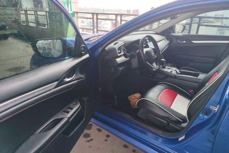 Used Honda Civic 2016 220TURBO CVT Luxury Edition Driver Seat