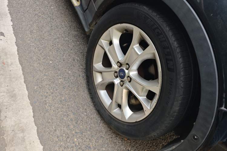 Used Ford Kuga 2013 2.0L GTDi Four-Wheel-Drive Sport Model Right Front Wheel Hub