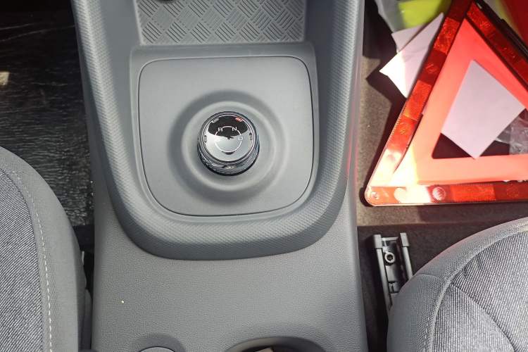 Used Wuling Hongguang New Energy 2024 All-Electric Model 300KM Practical Version Gear Lever