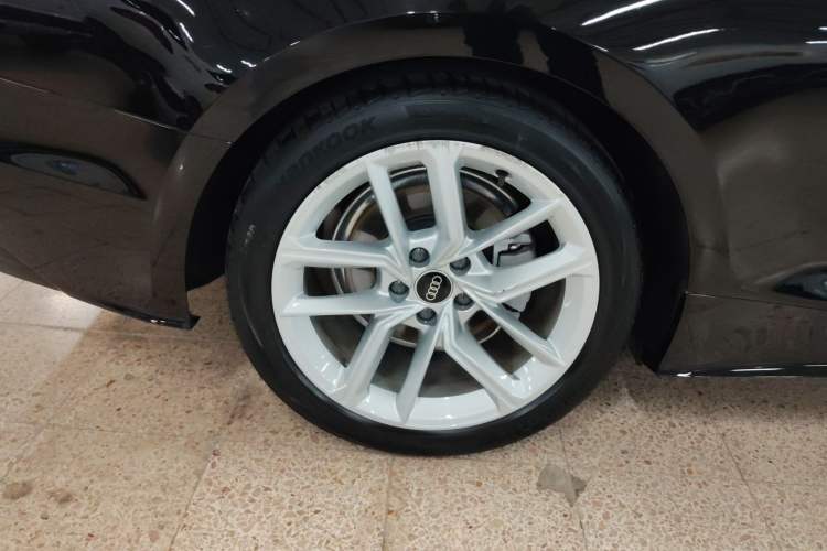 Used Audi A5 2023 Coupe 40 TFSI Fashionable and Dynamic Model Right Rear Wheel Hub