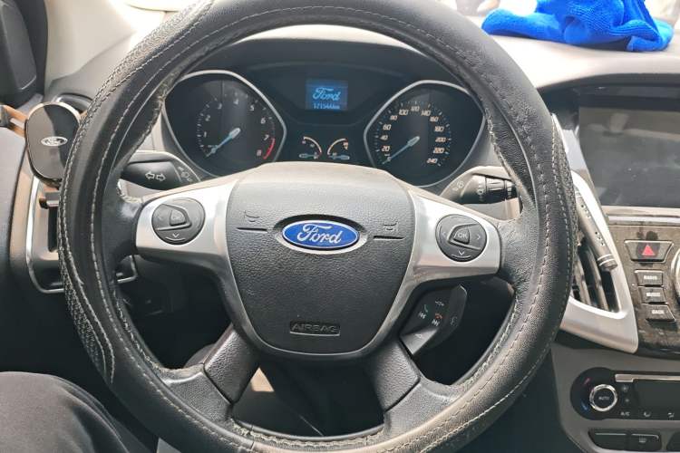 Used Ford Focus 2012 Sedan 1.6L Manual Fashion Edition
