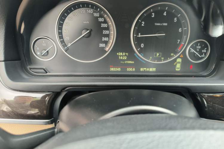 Used BMW 5 Series 2014 535Li Leading Model
