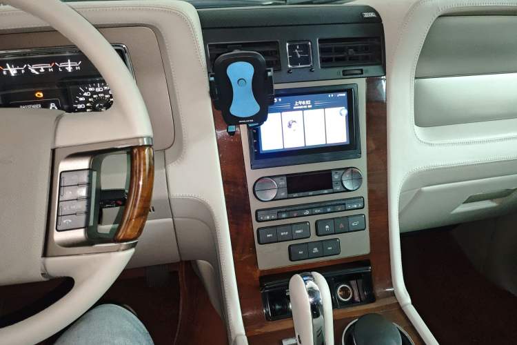 Used Lincoln Navigator 