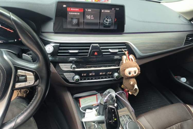 Used BMW 5 Series 2019 Facelifted 530Li Leading Edition Luxury Package Audio And AC Panel